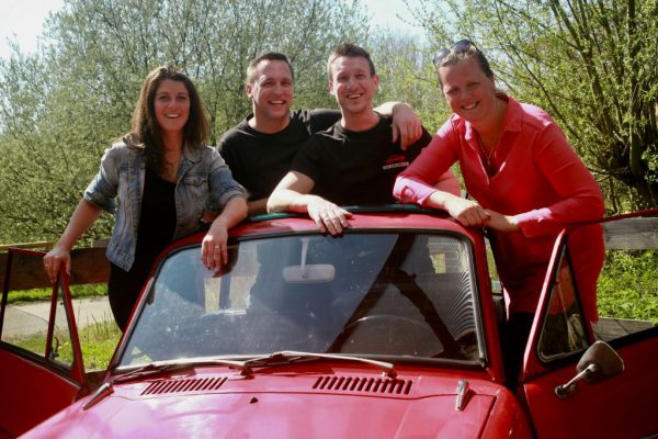 Deelnemers aan toertocht met Dafje