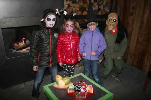 Kinderen verkleed tijdens Halloween