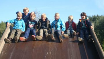 kinderen op glijbaan in Almere
