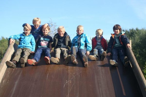 kinderen op glijbaan in Almere