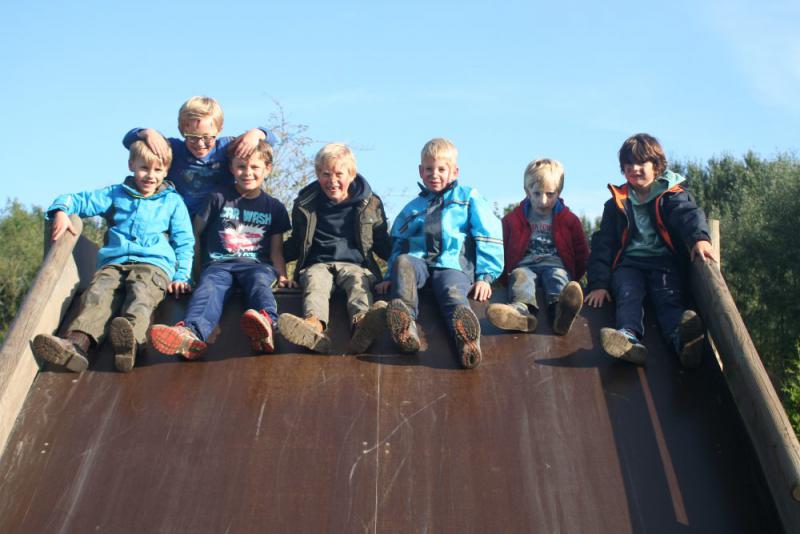 kinderen op glijbaan in Almere