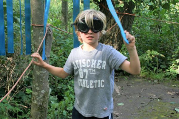 jongen-blinddoek-buiten-sec-almere.jpg