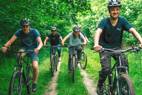 Tieners-mountainbiken-uitje