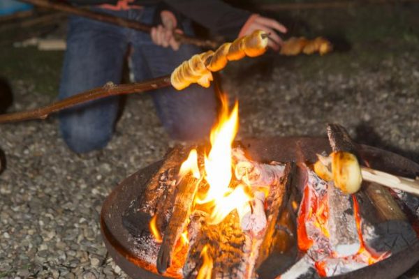 Brood bakken kampvuur stokbrood