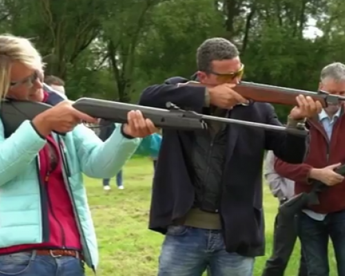 Man en vrouw schieten met luchtbuks in uitje Flevoland