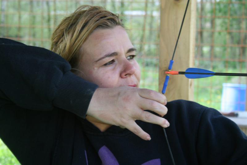 boogschieten-herfst-natuur.jpg vrouw op boogschietbaan in Almere
