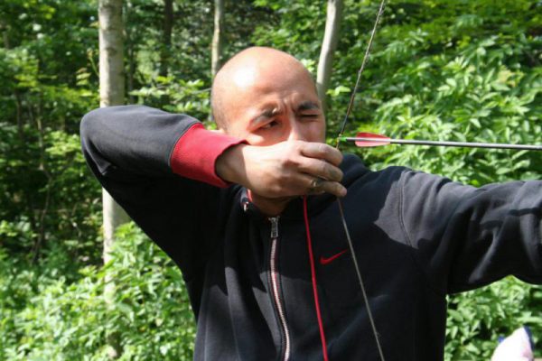 man op boogschietbaan almere