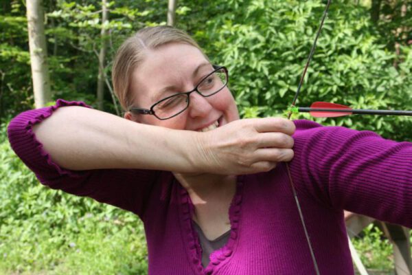 vrouw-boogschieten-natuur-Almere.jpg