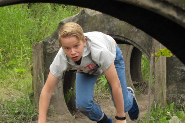 Jongen tijdens sportdag van school in Almere