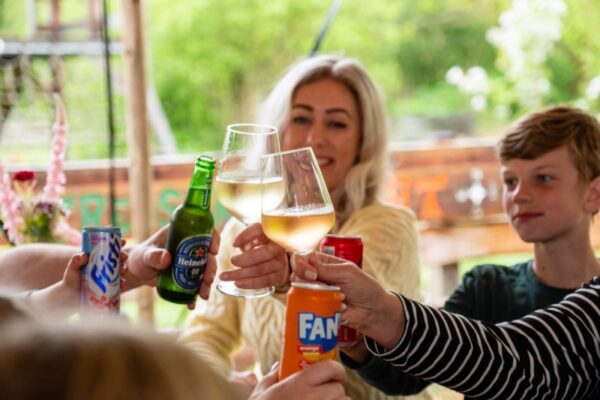 Familie-uitje-borrel-proost Familie-uitje-borrel-proost