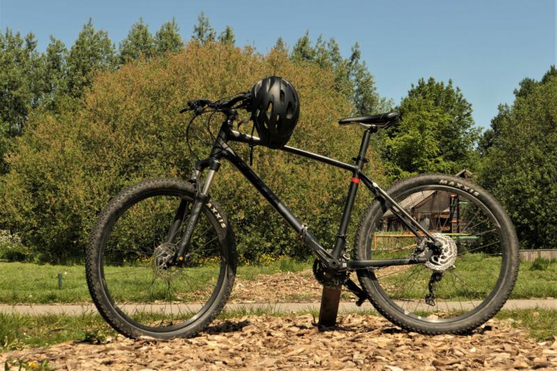 Fietsverhuur-Almere-mountainbike+helm