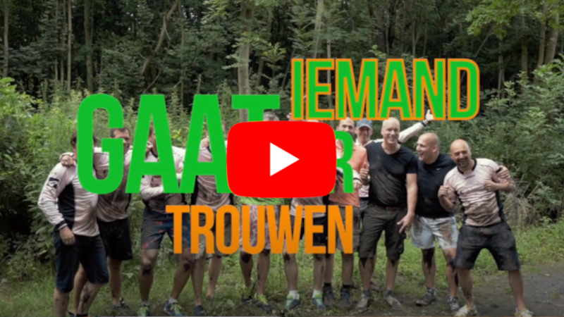 vrijgezellenfeest-outdoor-actief-modder-video