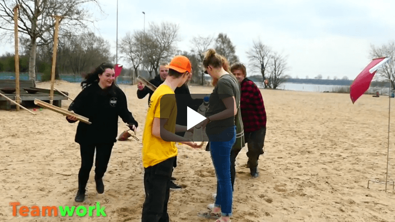 expeditie-robinson-strand-teambuilding-video